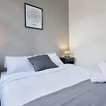 Charming 2 Bedroom Apartment With Terrace