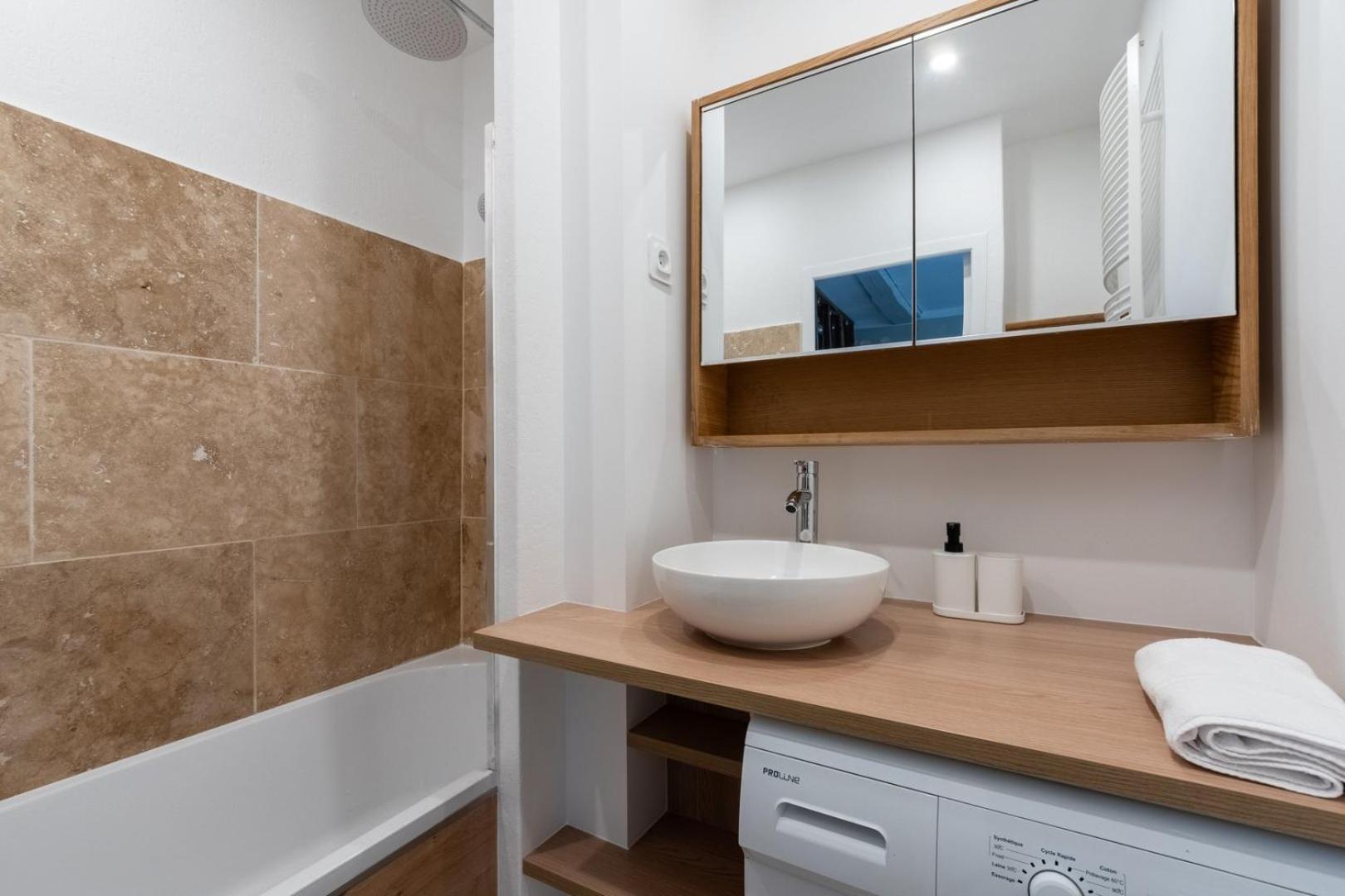 Charming 2 Bedroom With Terrace Appartement